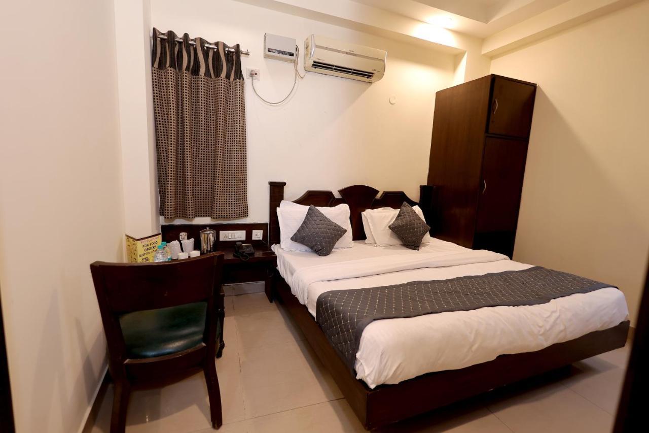 Hotel Gaylord International - New Delhi Exterior photo